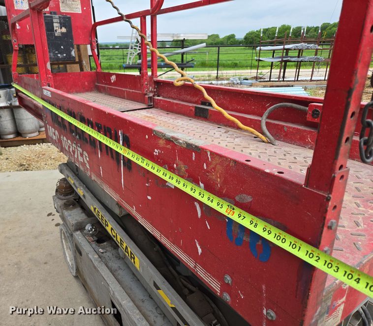 image for item EN3678 2000 MEC  1932ES scissor lift