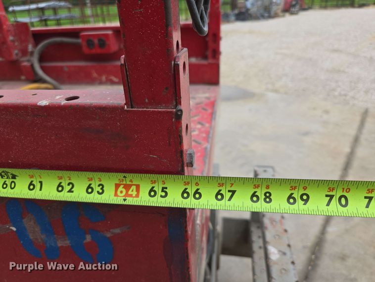 image for item EN3678 2000 MEC  1932ES scissor lift