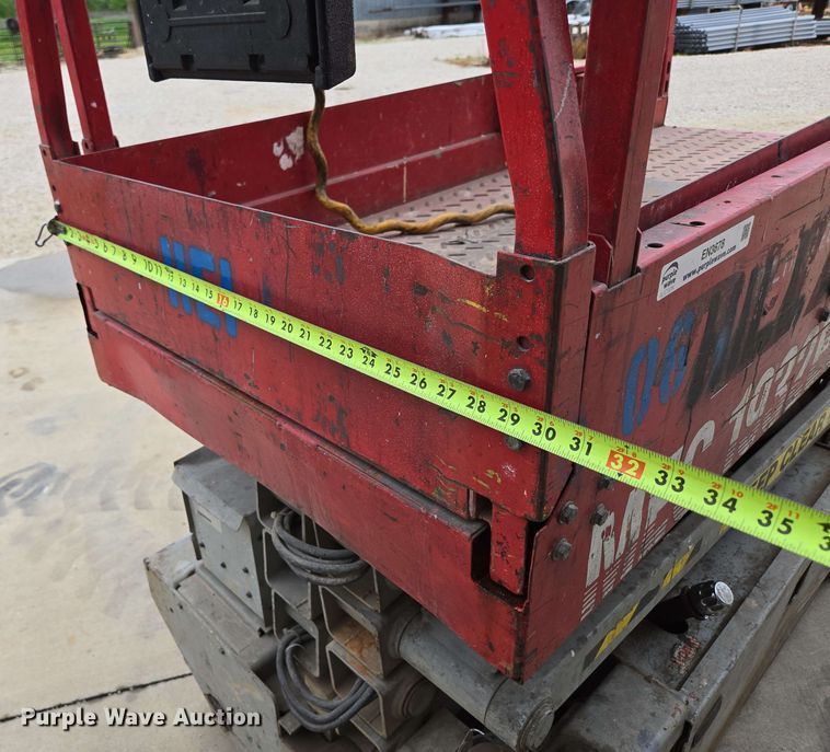 image for item EN3678 2000 MEC  1932ES scissor lift