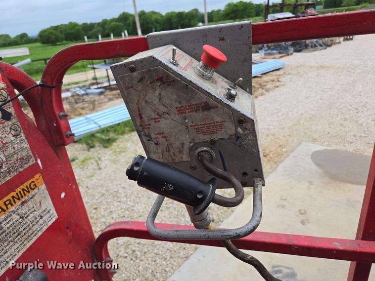 image for item EN3678 2000 MEC  1932ES scissor lift