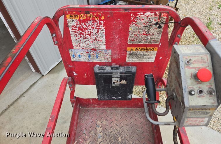 image for item EN3678 2000 MEC  1932ES scissor lift