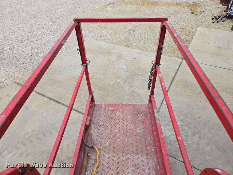 image for item EN3678 2000 MEC  1932ES scissor lift