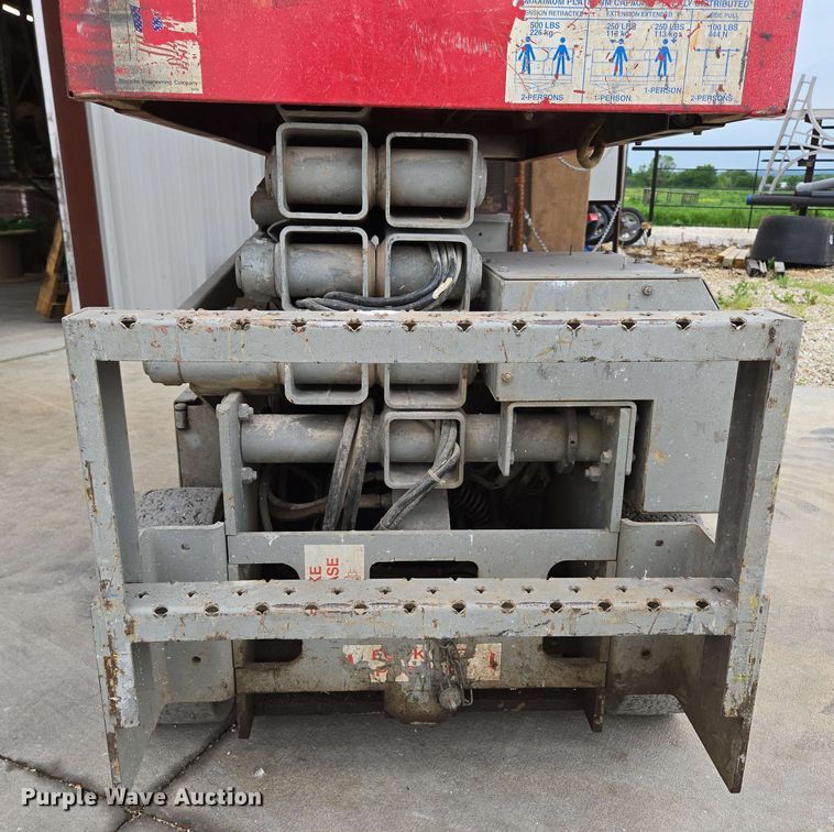 image for item EN3678 2000 MEC  1932ES scissor lift