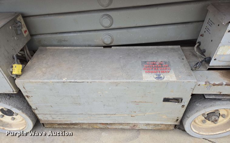 image for item EN3678 2000 MEC  1932ES scissor lift