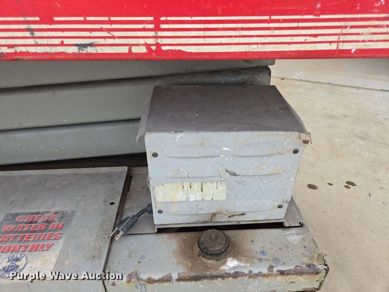 image for item EN3678 2000 MEC  1932ES scissor lift