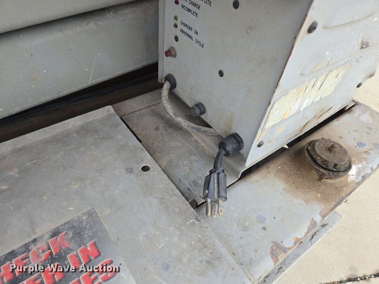 image for item EN3678 2000 MEC  1932ES scissor lift