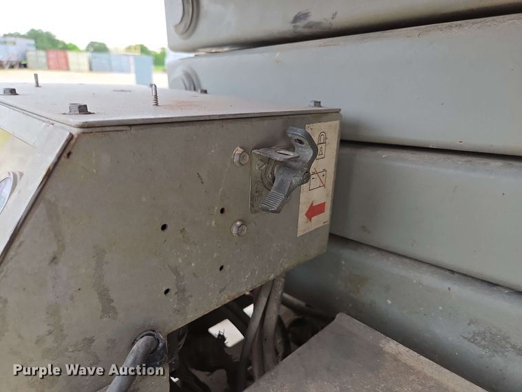 image for item EN3678 2000 MEC  1932ES scissor lift