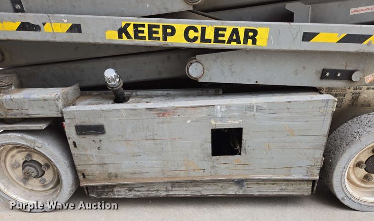 image for item EN3678 2000 MEC  1932ES scissor lift