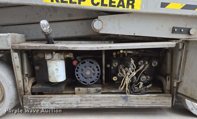 image for item EN3678 2000 MEC  1932ES scissor lift