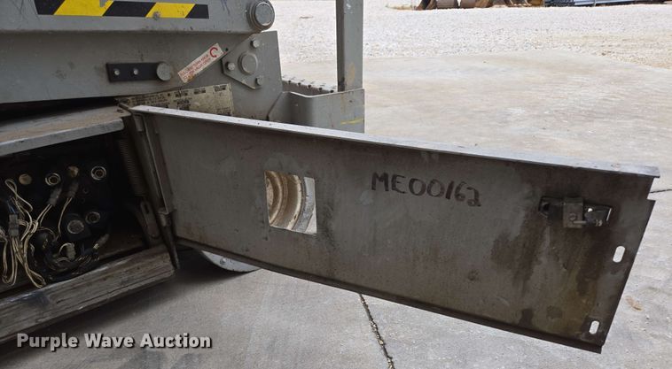 image for item EN3678 2000 MEC  1932ES scissor lift