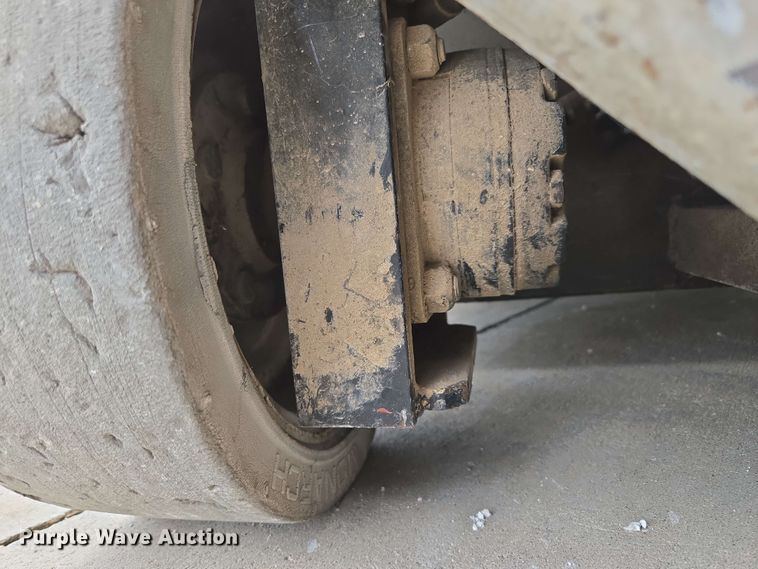 image for item EN3678 2000 MEC  1932ES scissor lift