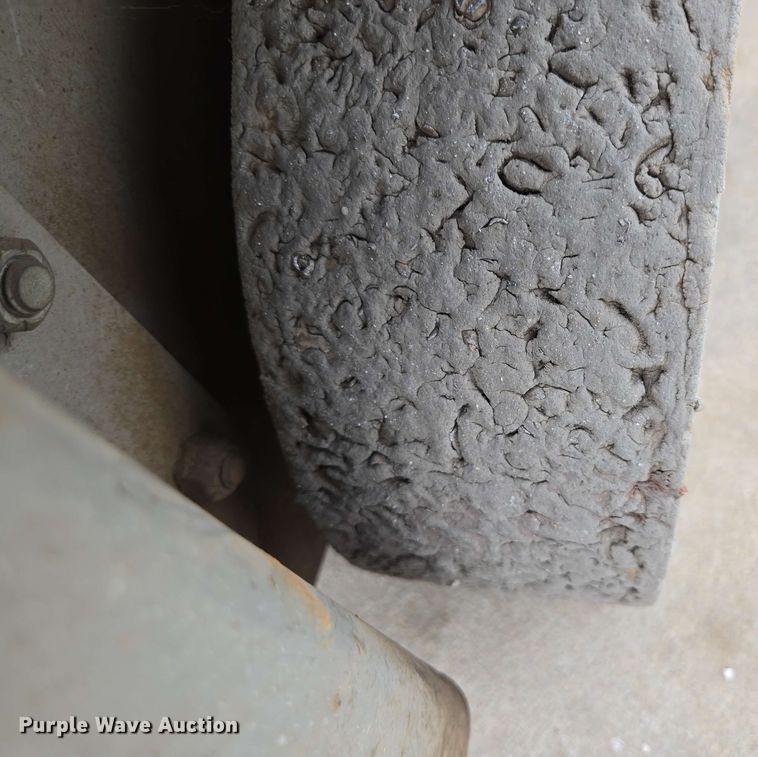 image for item EN3678 2000 MEC  1932ES scissor lift