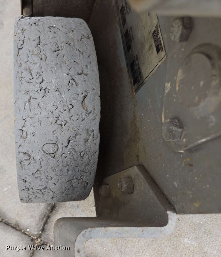 image for item EN3678 2000 MEC  1932ES scissor lift