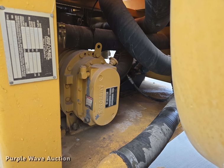 image for item EN3679 2005 Vermeer Ring-O-Matic 275 vacuum excavator