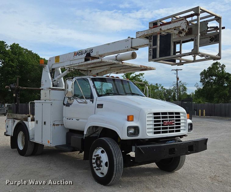 image for item EN3714 2001 GMC C6500 bucket truck