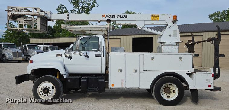 image for item EN3714 2001 GMC C6500 bucket truck