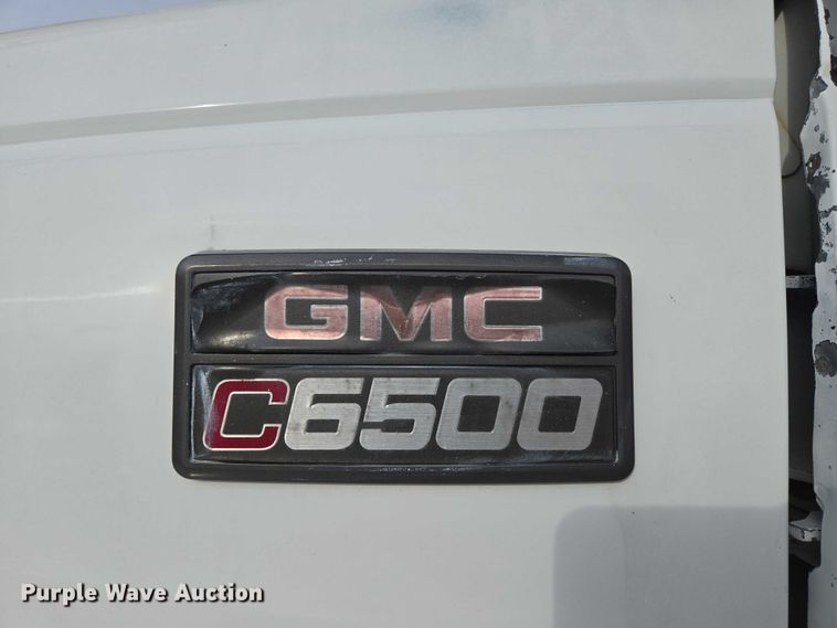 image for item EN3714 2001 GMC C6500 bucket truck