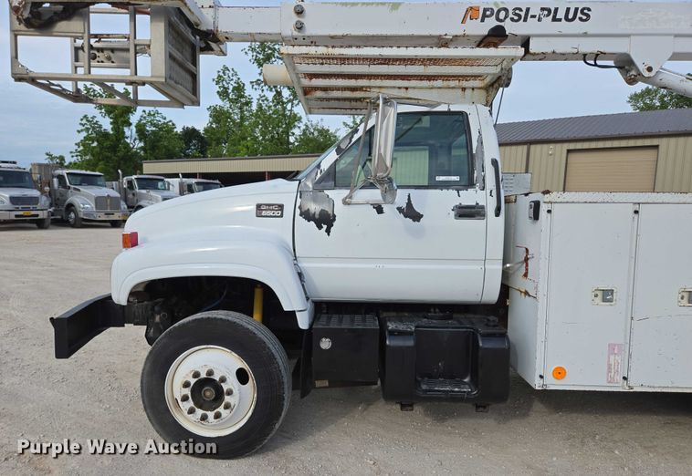 image for item EN3714 2001 GMC C6500 bucket truck