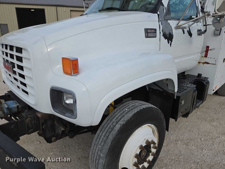 image for item EN3714 2001 GMC C6500 bucket truck