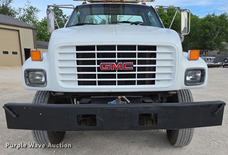 image for item EN3714 2001 GMC C6500 bucket truck