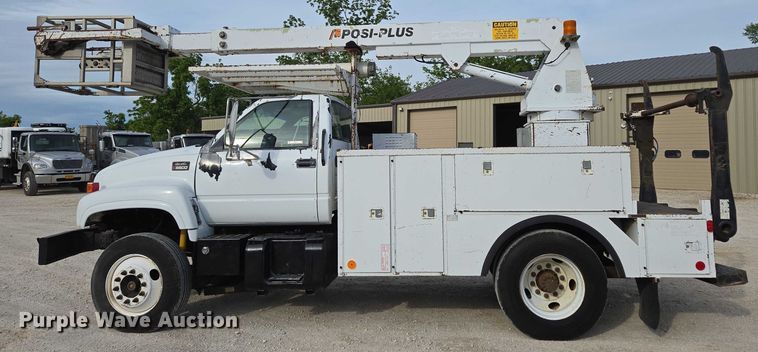 image for item EN3714 2001 GMC C6500 bucket truck