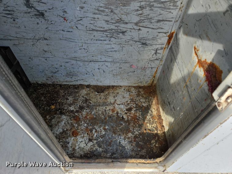 image for item EN3714 2001 GMC C6500 bucket truck