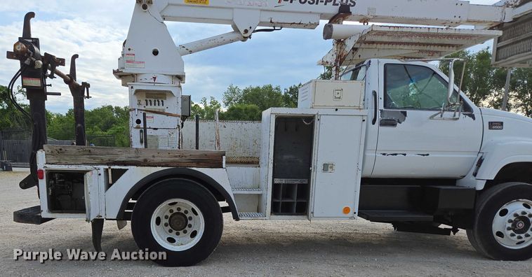 image for item EN3714 2001 GMC C6500 bucket truck