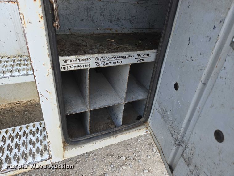 image for item EN3714 2001 GMC C6500 bucket truck