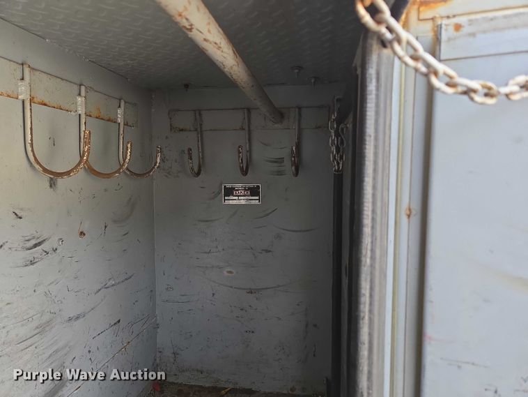 image for item EN3714 2001 GMC C6500 bucket truck