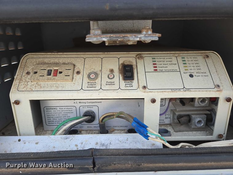 image for item EN3714 2001 GMC C6500 bucket truck