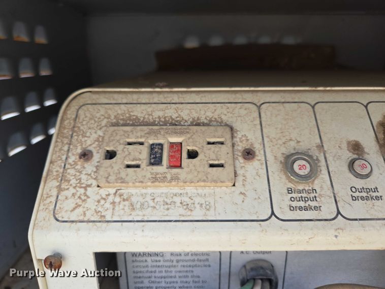 image for item EN3714 2001 GMC C6500 bucket truck