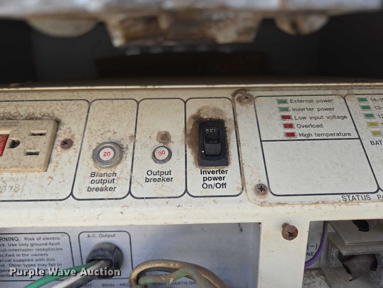 image for item EN3714 2001 GMC C6500 bucket truck