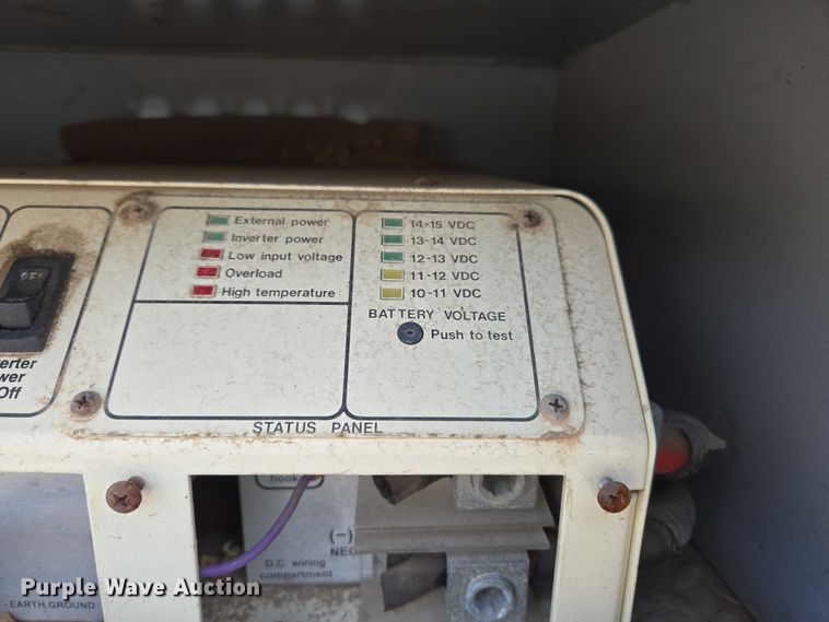 image for item EN3714 2001 GMC C6500 bucket truck