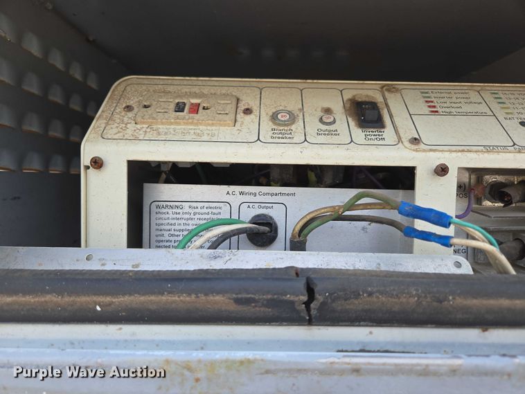 image for item EN3714 2001 GMC C6500 bucket truck