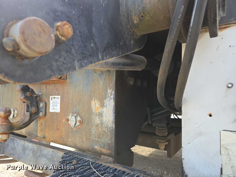 image for item EN3714 2001 GMC C6500 bucket truck