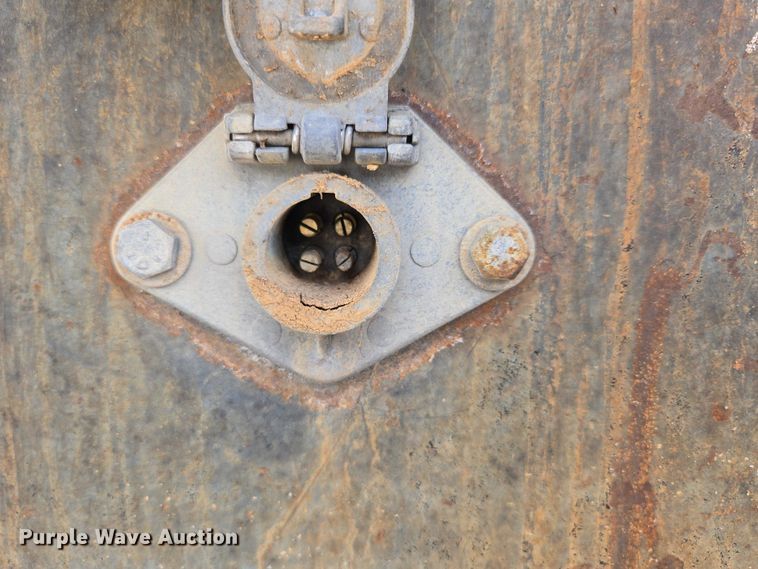 image for item EN3714 2001 GMC C6500 bucket truck