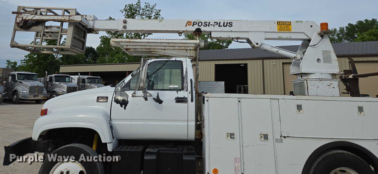 image for item EN3714 2001 GMC C6500 bucket truck