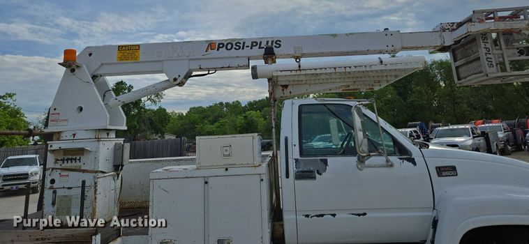 image for item EN3714 2001 GMC C6500 bucket truck