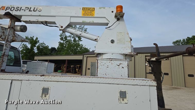 image for item EN3714 2001 GMC C6500 bucket truck