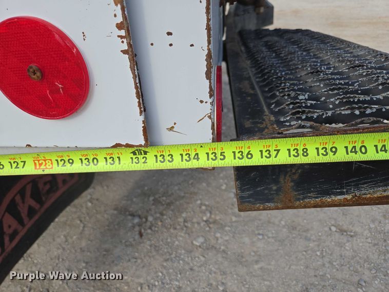 image for item EN3714 2001 GMC C6500 bucket truck