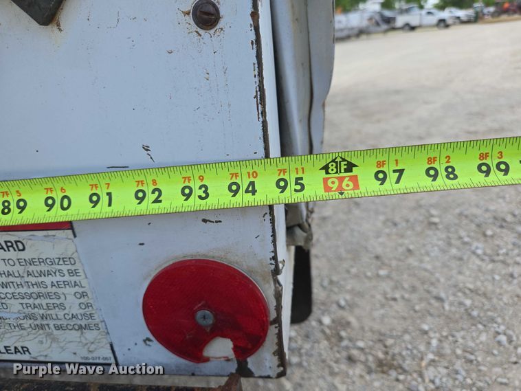 image for item EN3714 2001 GMC C6500 bucket truck