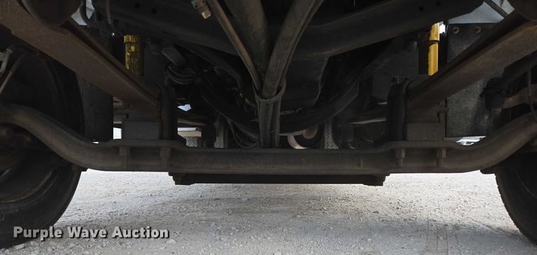 image for item EN3714 2001 GMC C6500 bucket truck