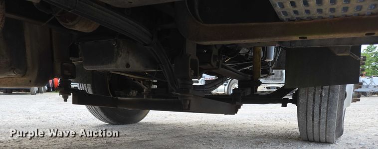 image for item EN3714 2001 GMC C6500 bucket truck