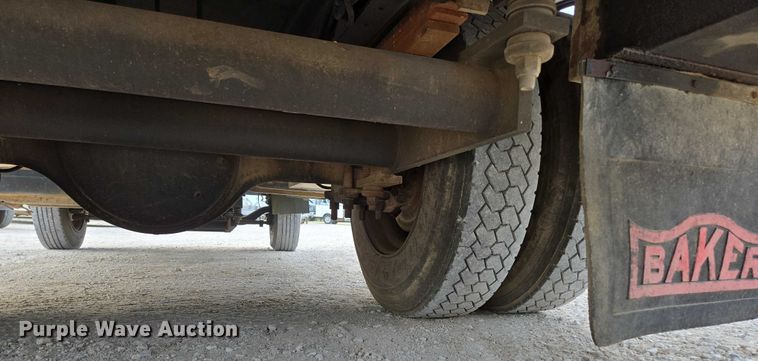 image for item EN3714 2001 GMC C6500 bucket truck