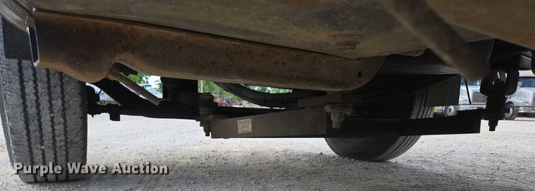 image for item EN3714 2001 GMC C6500 bucket truck