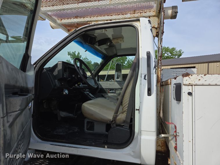 image for item EN3714 2001 GMC C6500 bucket truck