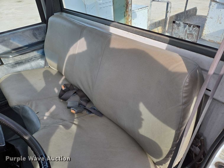 image for item EN3714 2001 GMC C6500 bucket truck