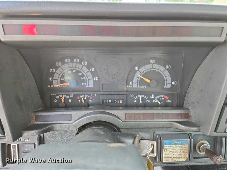 image for item EN3714 2001 GMC C6500 bucket truck