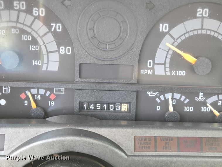 image for item EN3714 2001 GMC C6500 bucket truck