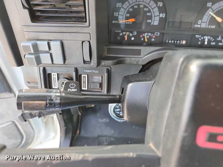 image for item EN3714 2001 GMC C6500 bucket truck